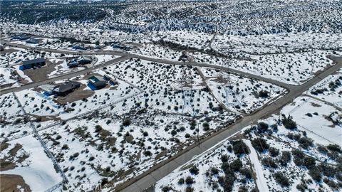 Photo of 7877 Capelin Road, Phelan, CA 92371 (MLS # HD25092591) Photo of 7877 Capelin Road, Phelan, CA 92371 (MLS # HD25092591)