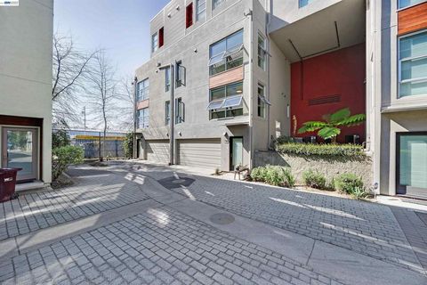 Photo of 6466 Hollis St St #182, Emeryville, CA 94608 (MLS # 41126795)