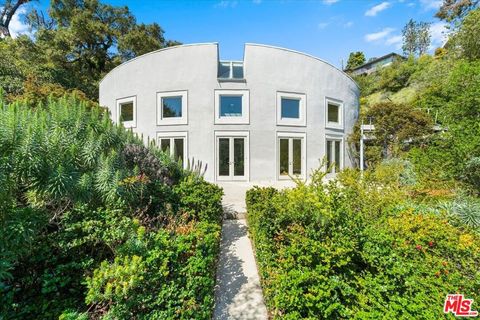 1404 N Kenter Avenue Los Angeles CA 90049