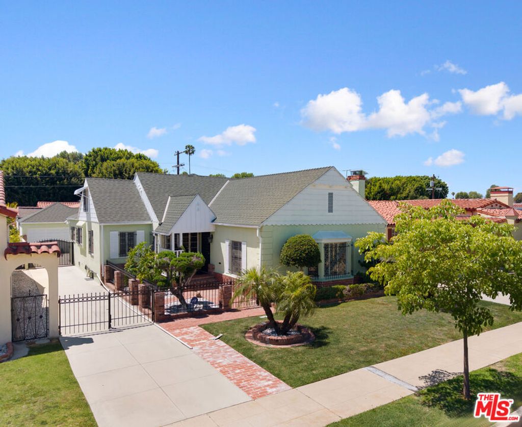 Photo of 4011 Welland Avenue, Los Angeles, CA 90008 (MLS # 25543571)