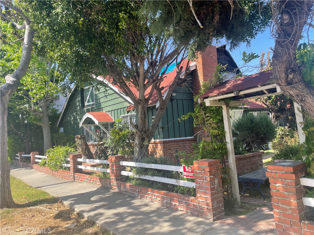 3818 sawtelle