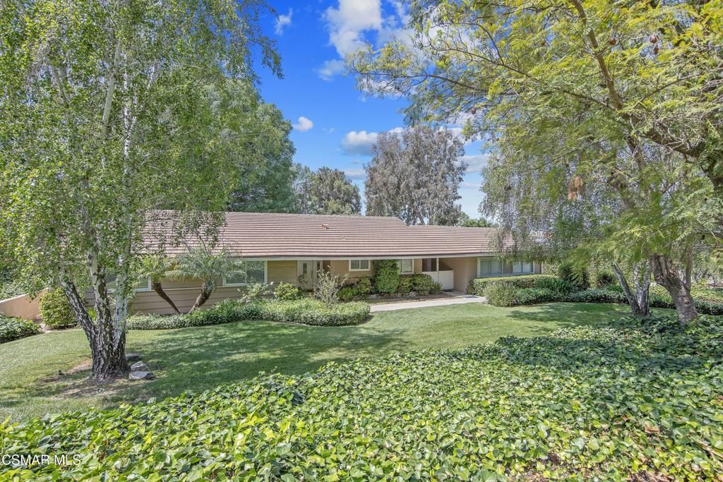 Photo of 871 Encino Vista Drive, Thousand Oaks, CA 91362 (MLS # 226001793)