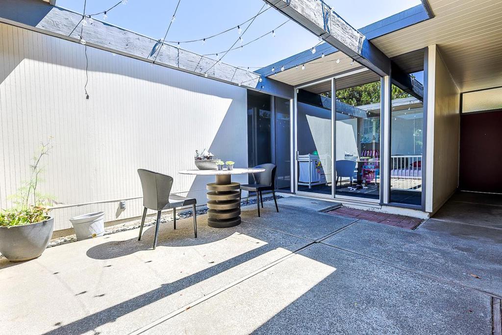 275 Puffin Court