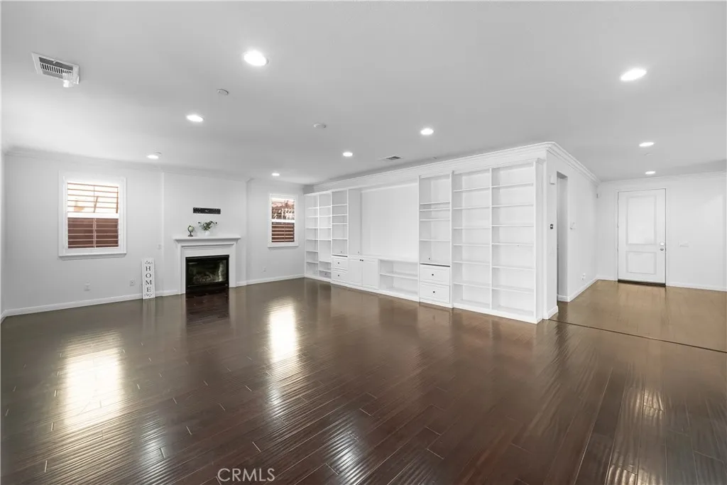 Fontana, California 92336, United States, 4 Bedrooms Bedrooms, ,4 BathroomsBathrooms,Residential,Active,157986