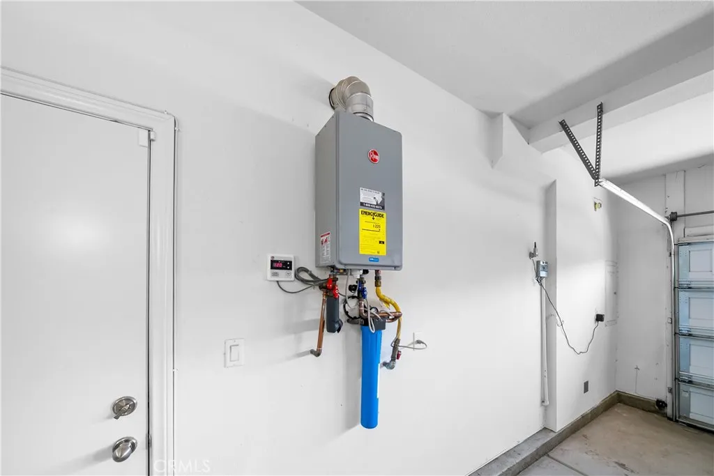 Fontana, California 92336, United States, 4 Bedrooms Bedrooms, ,4 BathroomsBathrooms,Residential,Active,157986