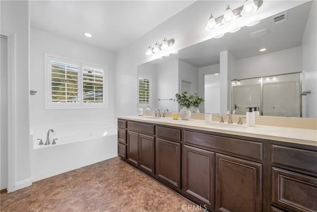 Fontana, California 92336, United States, 4 Bedrooms Bedrooms, ,4 BathroomsBathrooms,Residential,Active,157986