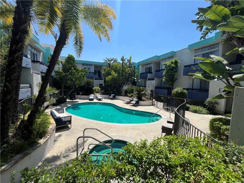 Photo of 16812 Sherman WAY, Van Nuys, CA 91406 (MLS # SR26185621)