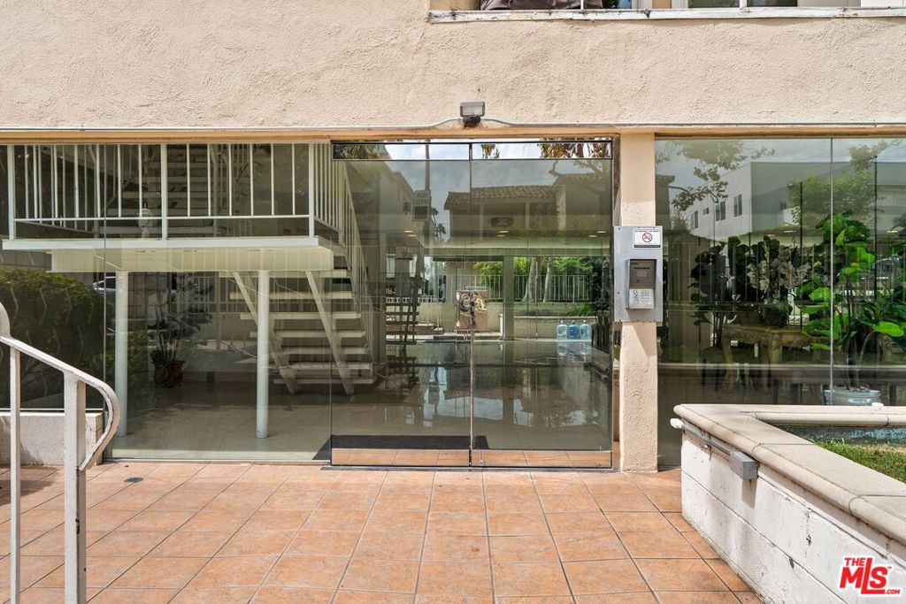 423 S Rexford Drive 305