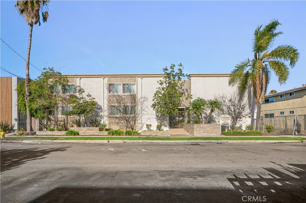 Welcome to this beautiful 2 bed 1 bath apartment in Torrance. Freshly painted, new quartz countertops, vinyl plank flooring throughout, stainless steel stove in the kitchen. The bathroom will match the beauty of the decor of the space as well. For your convenience you will have one assigned carport space. The lovely blue pool will keep you cool during those hot summers. Very close proximity to beaches, shops, and restaurants. Don't miss out on the opportunity to live in the Carrousel 1 community. Schedule your showing today! IMPORTANT NOTE: PHOTOS ARE OF SIMILAR UNITS.