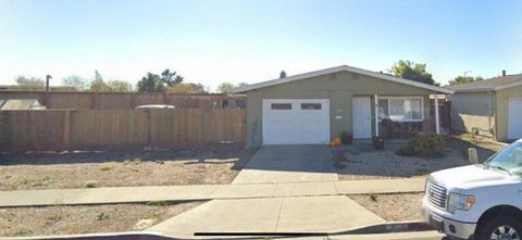Photo of 223 Hushbeck Avenue, Watsonville, CA 95076 (MLS # ML82038033)