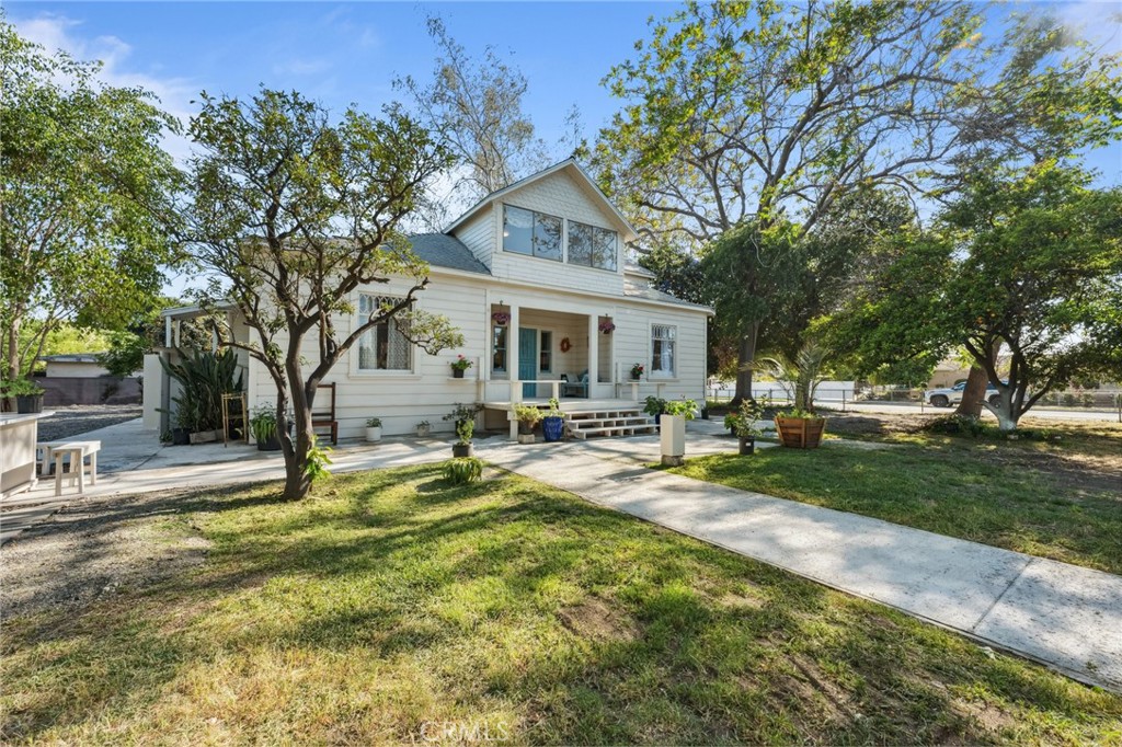318 E 11th Street