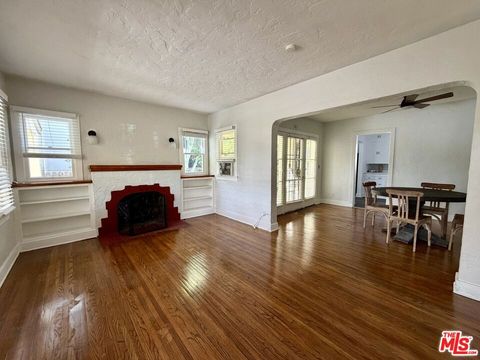 Photo of 14119 Erwin Street, Van Nuys, CA 91401 (MLS # 26645985)
