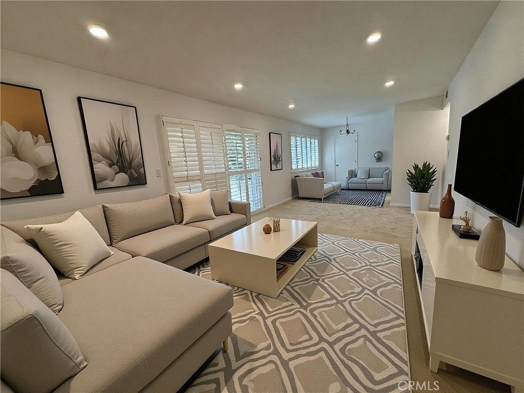 Photo of 6702 Hillpark Drive #308, Los Angeles, CA 90068 (MLS # SR25184068)