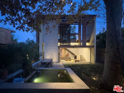 Photo of 615 Woodlawn Avenue, Venice, CA 90291 (MLS # 26653277)