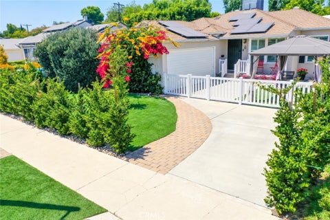 Photo of 17415 Victory BLVD, Lake Balboa, CA 91406 (MLS # BB26200724)