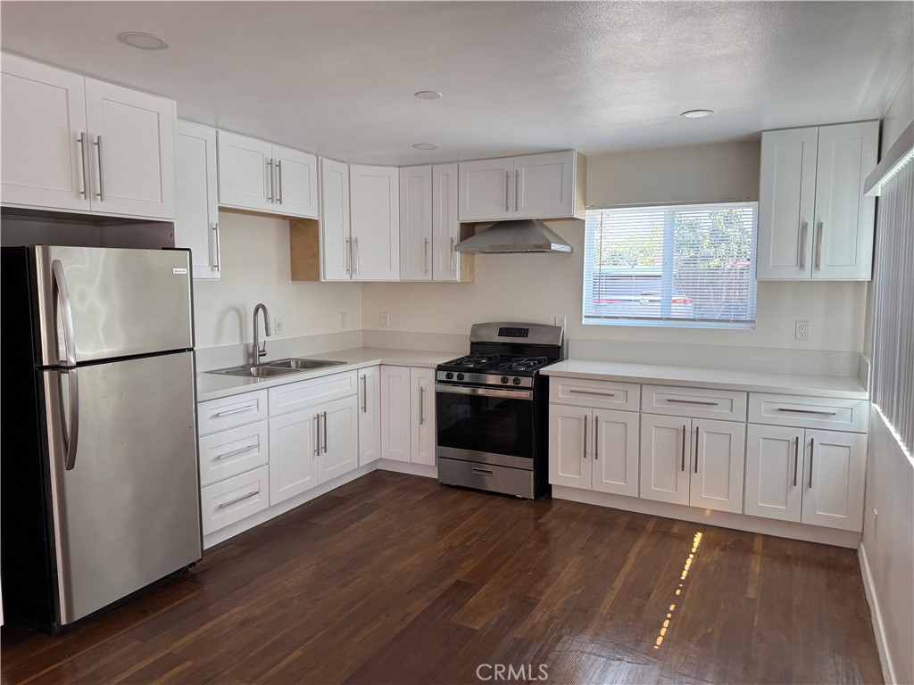 7192 Cerritos Avenue
