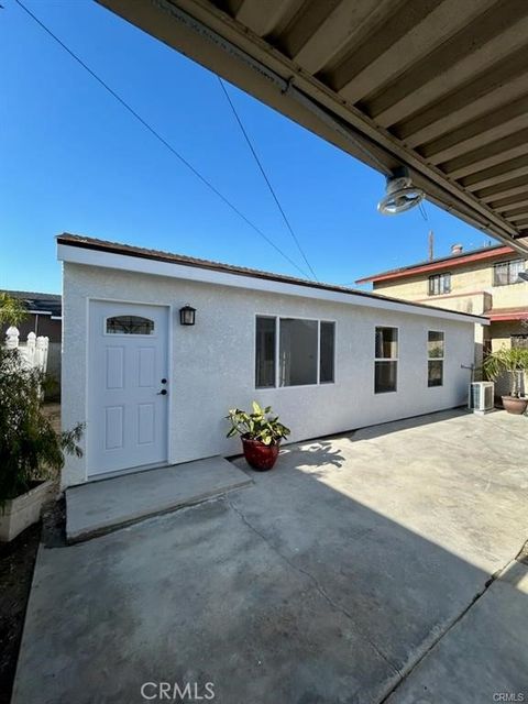 2033 W Burnett Street Long Beach CA 90810