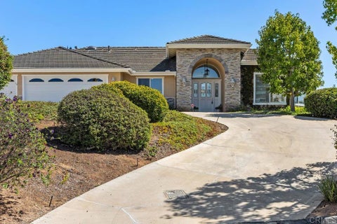 Photo of 2286 Crest Hill Lane, Fallbrook, CA 92028 (MLS # NDP2609142)