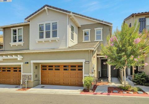 Photo of 41538 Casabella Cmn, Fremont, CA 94539 (MLS # 41107103)