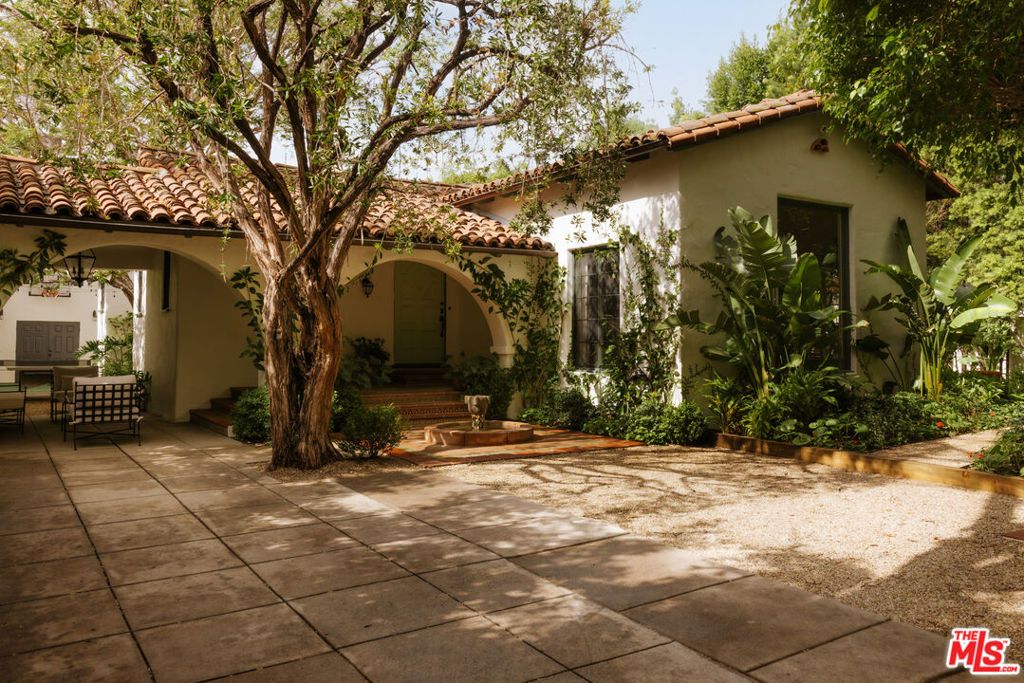Photo of 743 N Orlando Avenue, West Hollywood, CA 90069 (MLS # 26658425)