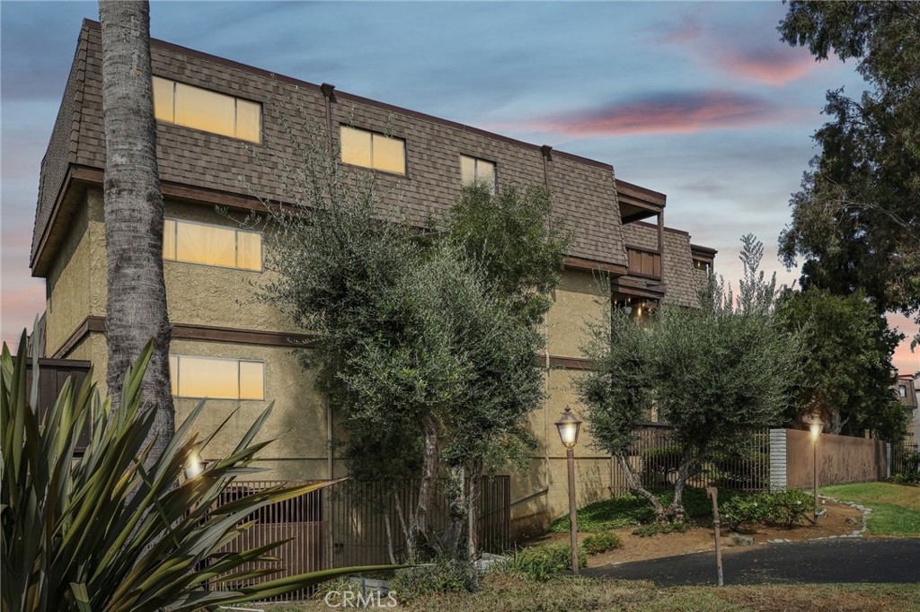 Welcome to your ideal retreat in the serene Virginia Country Club area of Long Beach, CA. This beautifully maintained 2-bedroom, 2-bathroom condo combines modern upgrades with classic comfort.
Step inside to discover an inviting living space enhanced by a newer HVAC system, ensuring year-round comfort. The recent installation of new windows and a sliding door floods the home with natural light and offers easy access to a private outdoor area.
The heart of the home is a recently upgraded kitchen, featuring all new appliances and stylish finishes that make cooking a pleasure. Both bedrooms are generously sized, providing ample space for relaxation and personalization. The bathrooms are thoughtfully designed with modern fixtures and finishes.
Enjoy the benefits of living in a well-maintained building with these modern updates while being close to the charm and amenities of the Virginia Country Club area. This condo is a perfect blend of convenience and comfort, ready to welcome you home.