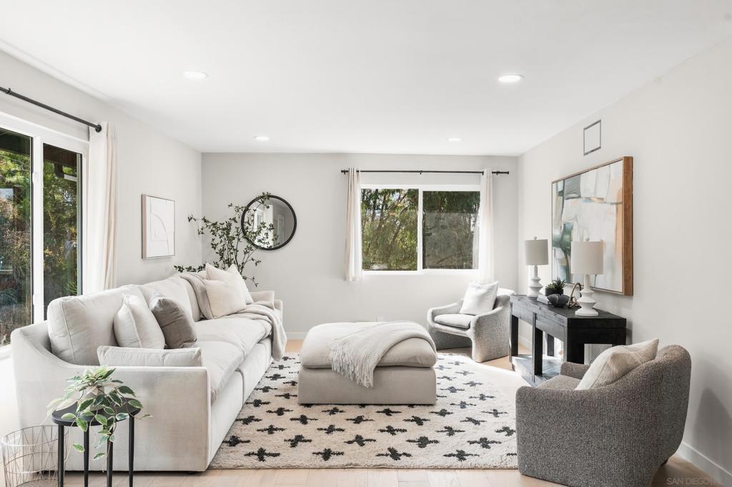 8445 Vista Del Cajon Pl