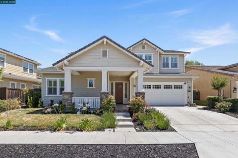 Photo of 242 Prairie Way, Livermore, CA 94550 (MLS # 41136372)