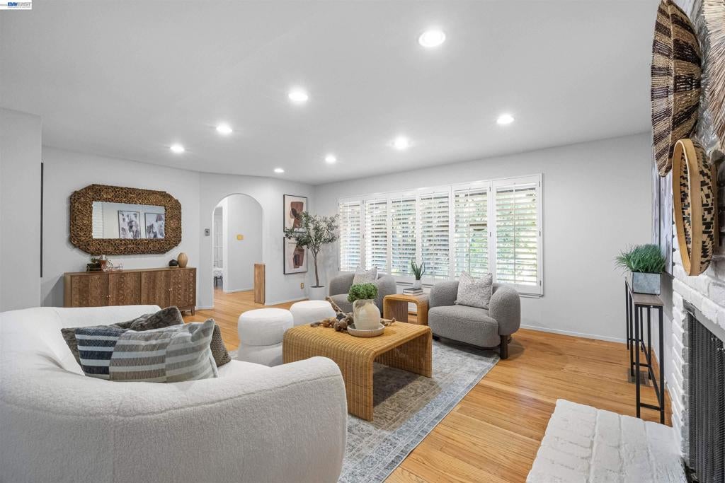 45 Sleepy Hollow Ln