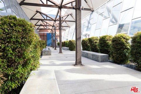 Photo of 130 S Hewitt Street #31, Los Angeles, CA 90012 (MLS # 26986411)