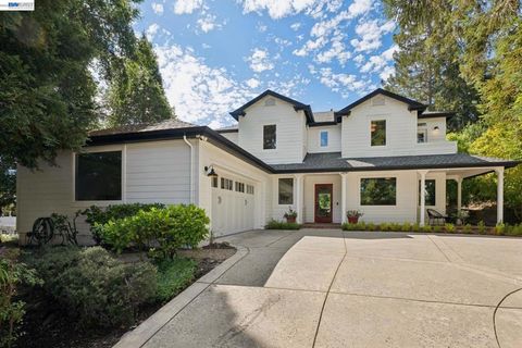 Photo of 1099 Oak Hill Rd, Lafayette, CA 94549 (MLS # 41130478)