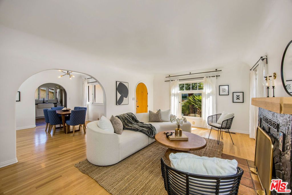 listing image 130720910959359928217