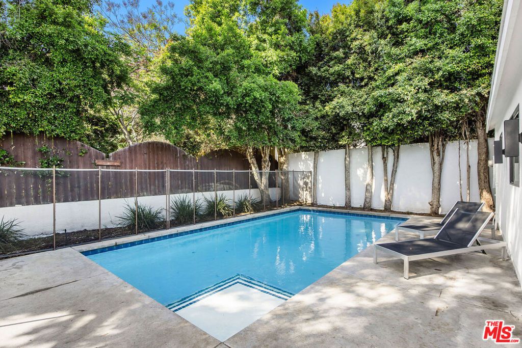 listing image 130724820177130173321