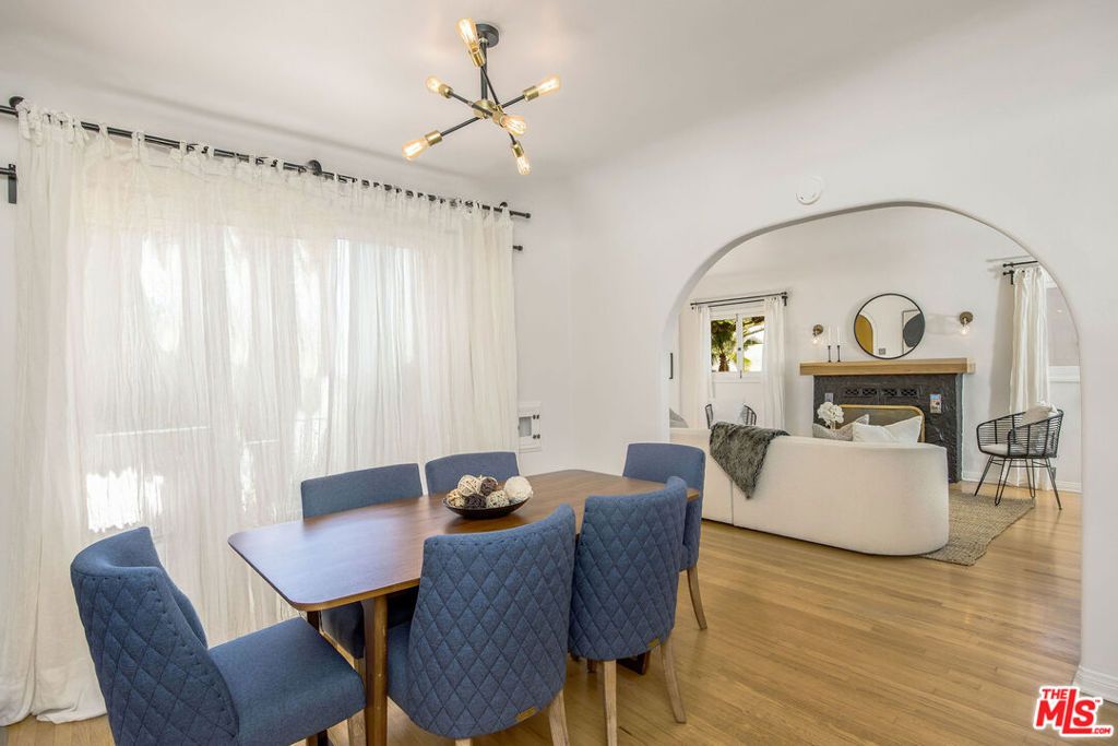 listing image 130722663331562644016