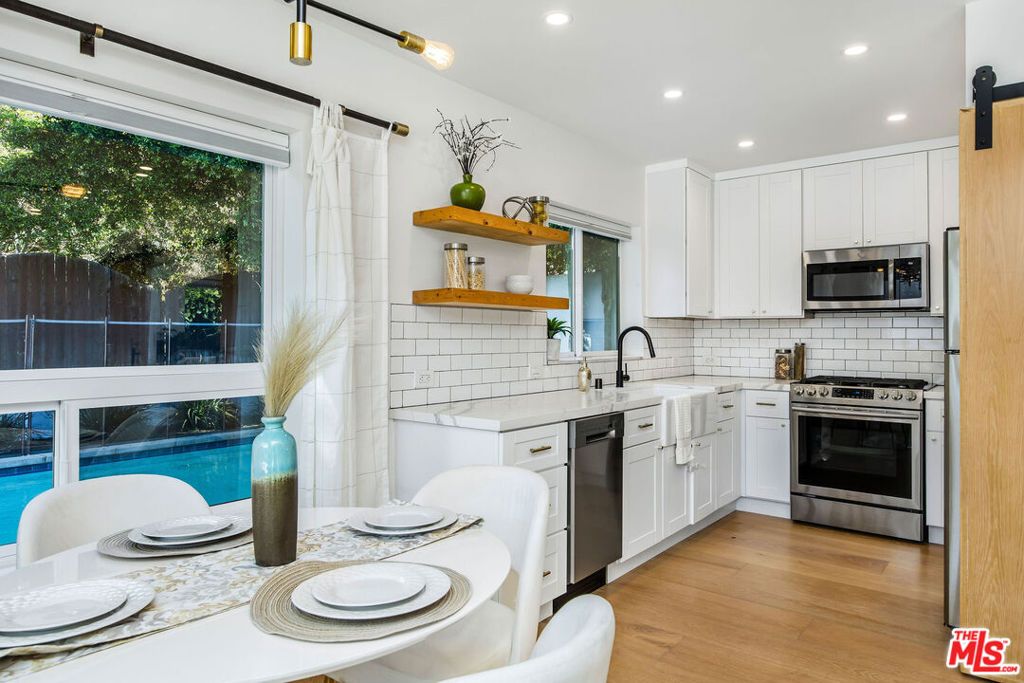 listing image 130722775745338972027
