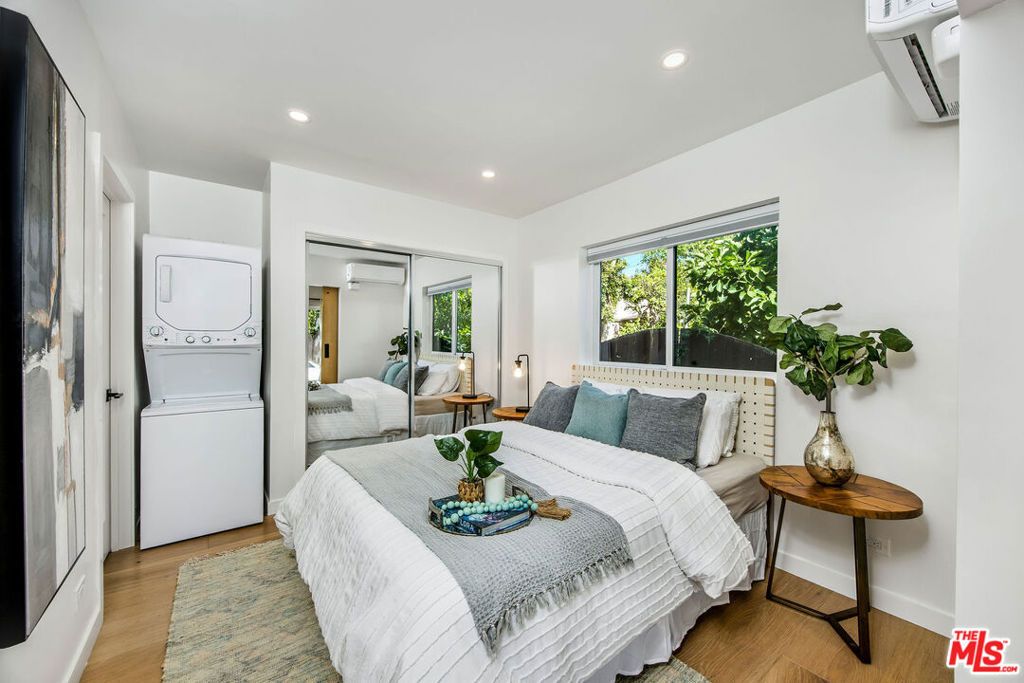 listing image 130729654957404908611