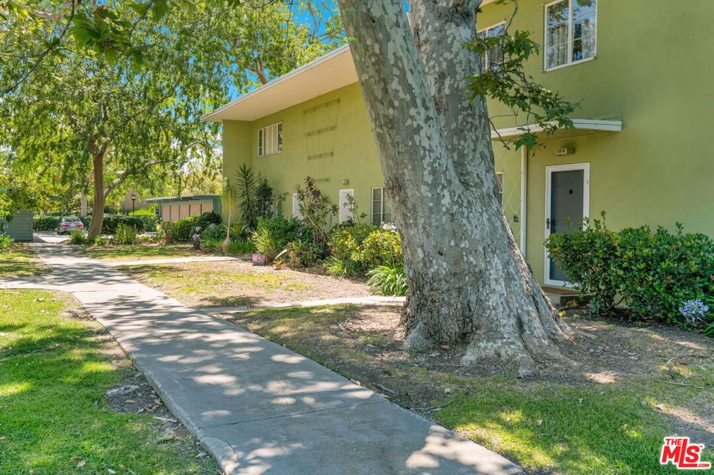 5516 Village Green
