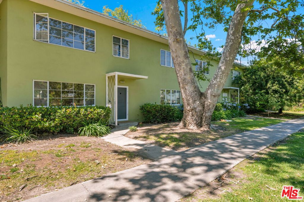 5516 Village Green