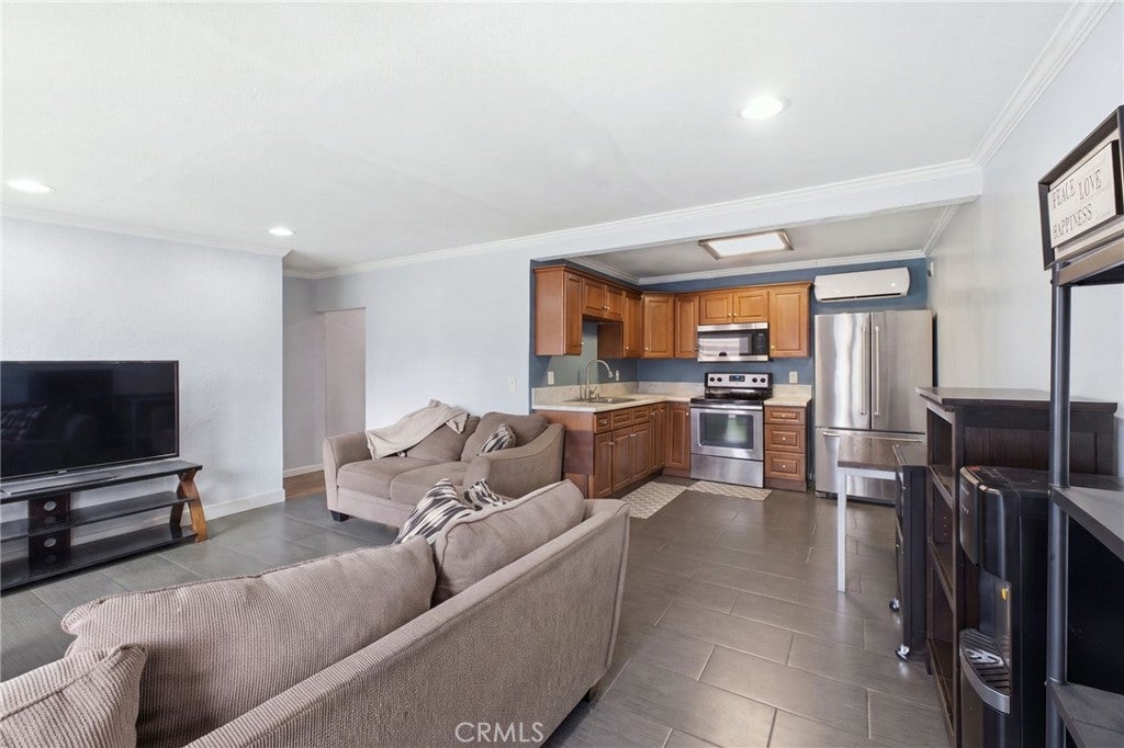 5789 Riverside