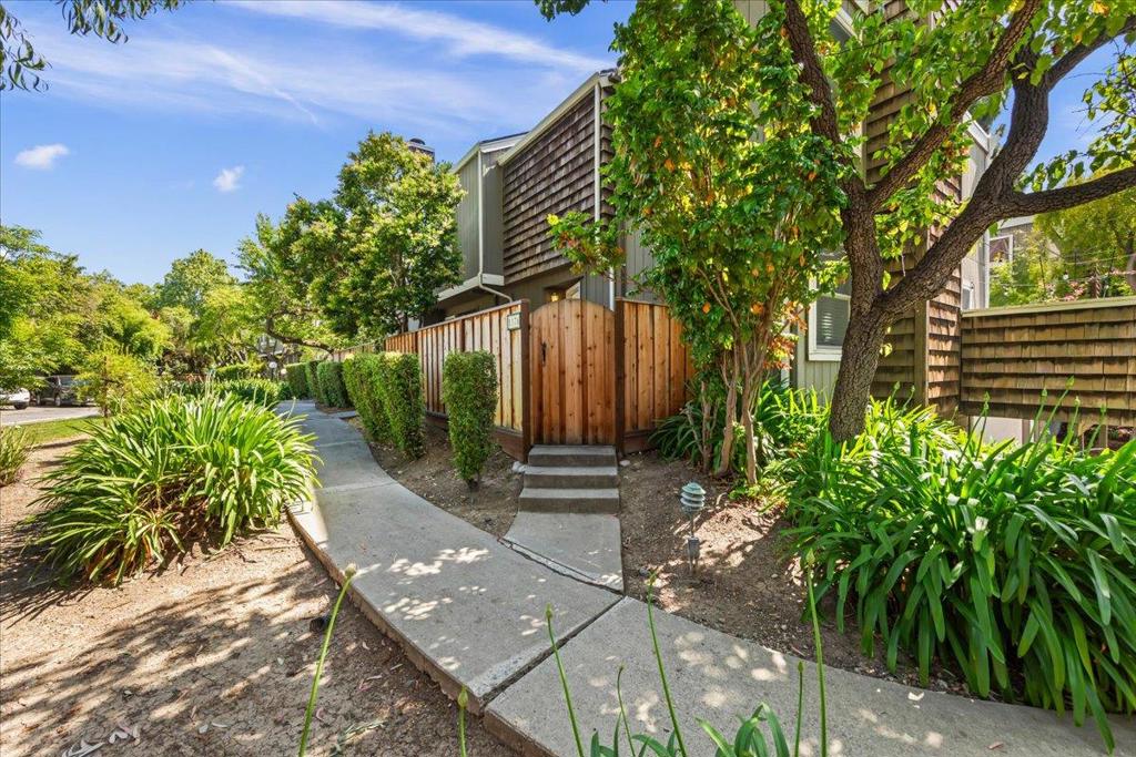 1176 Bird Avenue
