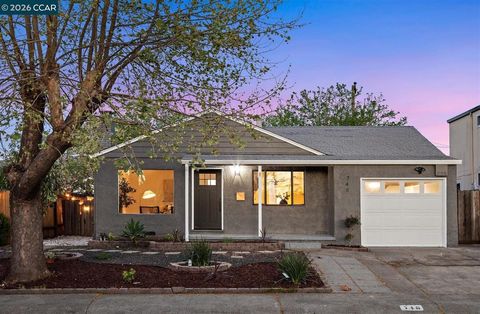 Photo of 748 Beechwood Ave Ave, Vallejo, CA 94591 (MLS # 41128288)