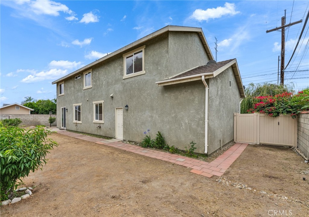 903 W Gladstone