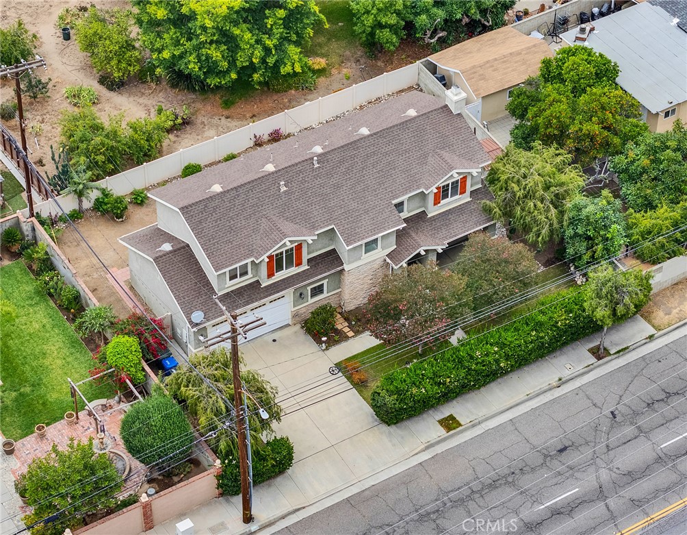 903 W Gladstone