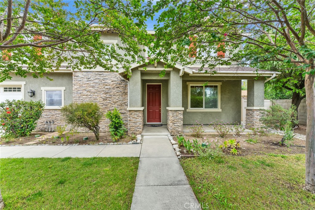 903 W Gladstone