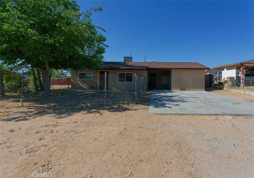 15935 Live Oak