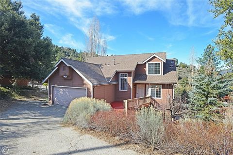 Photo of 2001 Zermatt Dr, Pine Mountain Club, CA 93222 (MLS # SR26031551)