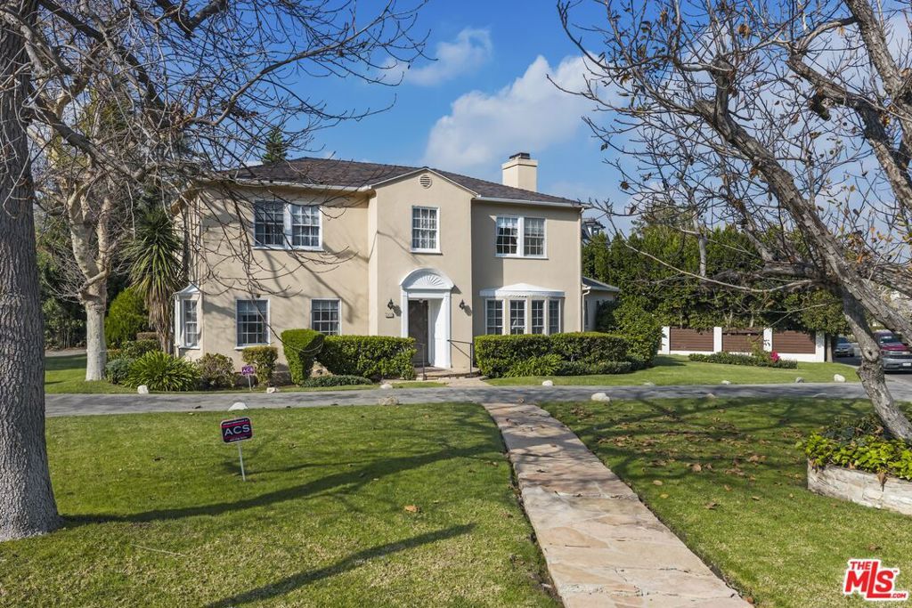 Photo of 3920 Longridge Avenue, Sherman Oaks, CA 91423 (MLS # 26657013)