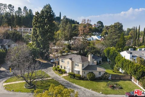 Photo of 3920 Longridge Avenue, Sherman Oaks, CA 91423 (MLS # 26657013)