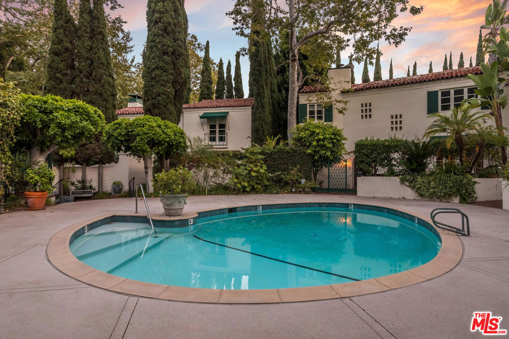 1811 Courtney Avenue