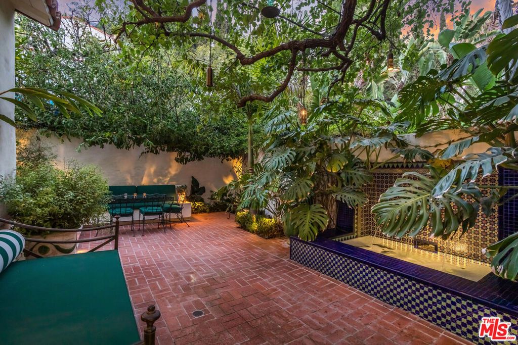 Photo of 1811 Courtney Avenue, Los Angeles, CA 90046 (MLS # 26740601)