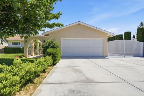 Photo of 4722 W Avenue L8, Lancaster, CA 93536 (MLS # SR26091887)